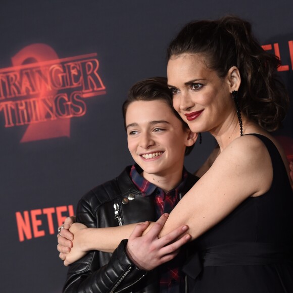 Winona Ryder et Noah Schnapp à la première de "Stranger Things 2" au Westwood Theater à Los Angeles, le 26 octobre 2017. © Chris Delmas/Bestimage