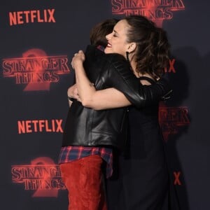 Winona Ryder et Noah Schnapp à la première de "Stranger Things 2" au Westwood Theater à Los Angeles, le 26 octobre 2017. © Chris Delmas/Bestimage