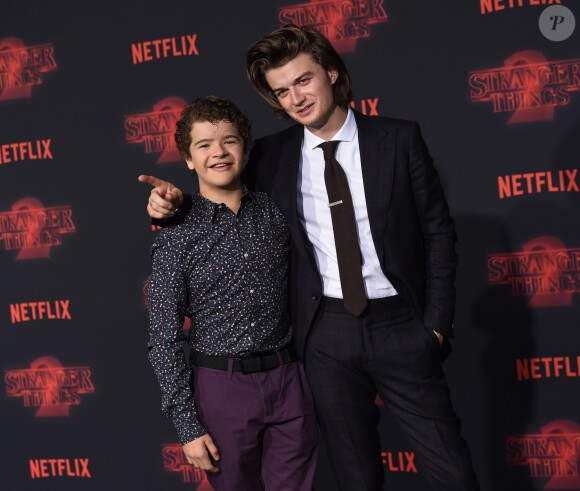 Gaten Matarazzo et Joe Keery à la première de "Stranger Things 2" au Westwood Theater à Los Angeles, le 26 octobre 2017. © Chris Delmas/Bestimage