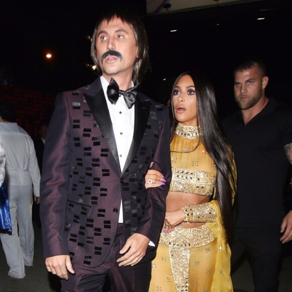 Kim Kardashian et Jonathan Cheban à la soirée Casamigos Tequila pour Halloween à Los Angeles, le 27 octobre 2017