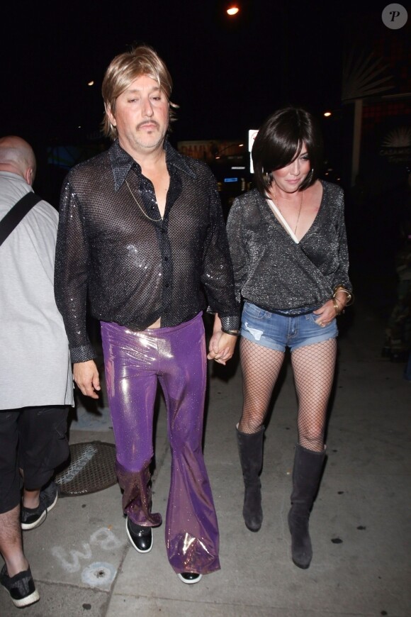 Shannen Doherty et son compagnon Chris Cortazzo - Les célébrités arrivent à la soirée Casamigos Tequila pour Halloween à Los Angeles, le 27 octobre 2017