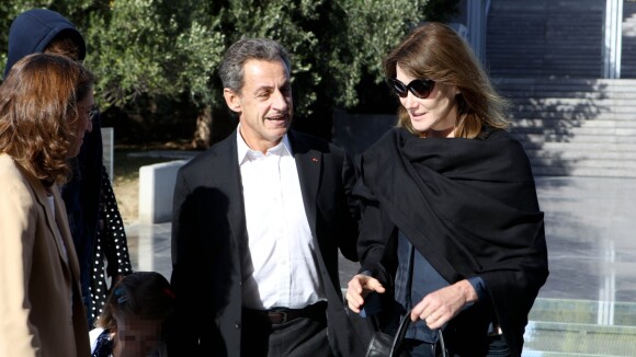 Carla et Nicolas Sarkozy heureux en famille: Leur balade avec Giulia et Aurélien