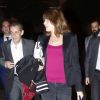 Carla Bruni-Sarkozy quitte son hôtel pour arriver à son concert "French Touch" au théâtre Pallas avec son mari Nicolas Sarkozy à Athènes, Grèce, le 23 octobre 2017.