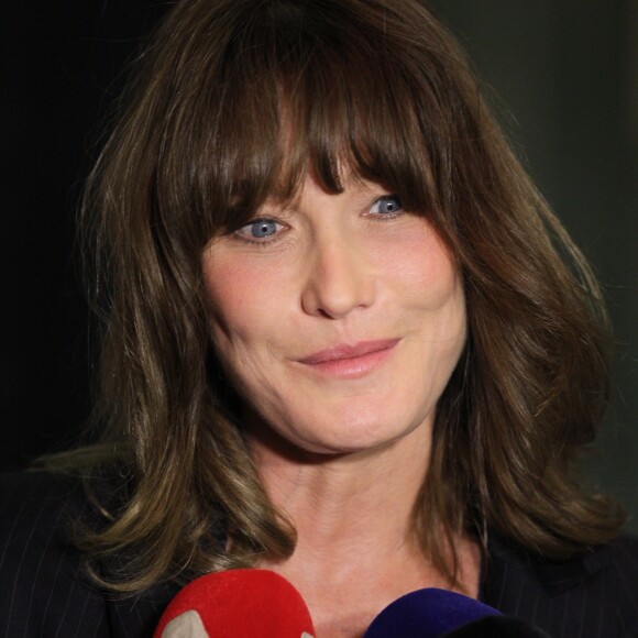 Carla Bruni-Sarkozy lors d'un photocall dans le cadre de sa tournée "French Touch" au théâtre Pallas à Athènes, Grèce, le 22 octobre 2017.