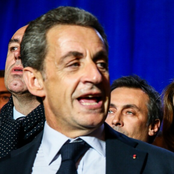 Carla Bruni-Sarkozy et son mari Nicolas Sarkozy - Carla Bruni-Sarkozy assiste au meeting de son mari Nicolas Sarkozy à Saint-Maur-des-Fossés le 14 novembre 2016.
