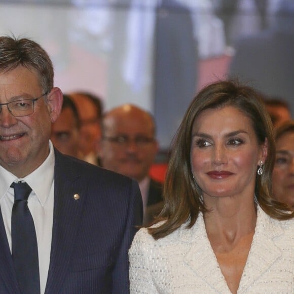 La reine Letizia d'Espagne lors de la cérémonie de remise des prix "King Jaime I" à Valence. Le 30 octobre 2017