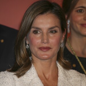 La reine Letizia d'Espagne lors de la cérémonie de remise des prix "King Jaime I" à Valence. Le 30 octobre 2017