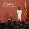 La reine Letizia d'Espagne lors de la cérémonie de remise des prix "King Jaime I" à Valence. Le 30 octobre 2017. Elle s'apprête à donner un discours.