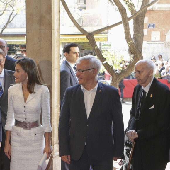 La reine Letizia d'Espagne lors de la cérémonie de remise des prix "King Jaime I" à Valence. Le 30 octobre 2017