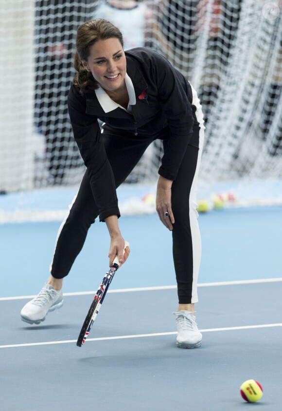 Kate Middleton (enceinte) - La duchesse de Cambridge visite le Lawn Tennis Association (LTA) au Centre national de tennis du sud-ouest de Londres le 31 octobre 2017.