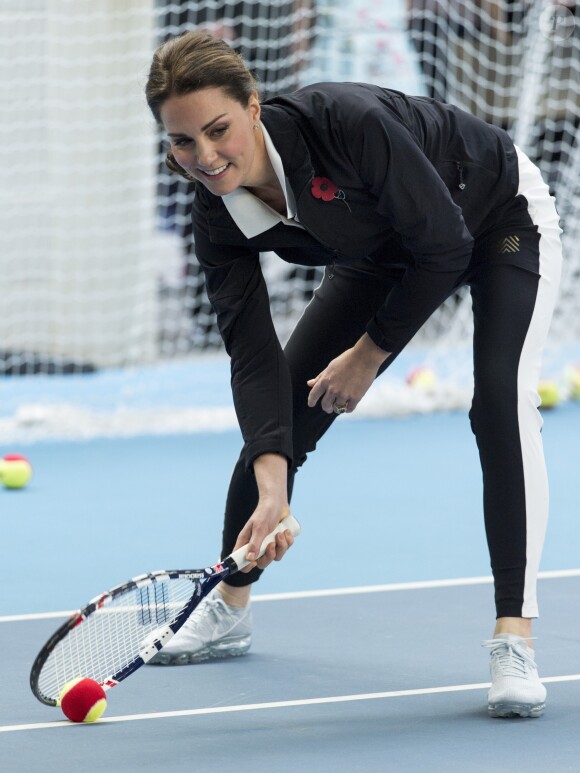Kate Middleton (enceinte) - La duchesse de Cambridge visite le Lawn Tennis Association (LTA) au Centre national de tennis du sud-ouest de Londres le 31 octobre 2017.
