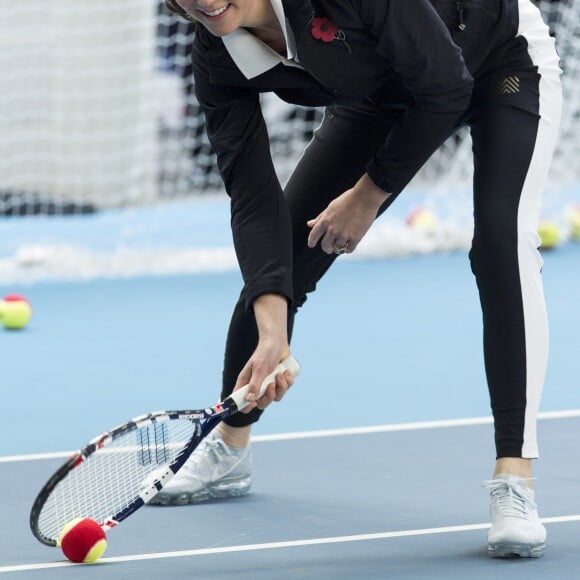 Kate Middleton (enceinte) - La duchesse de Cambridge visite le Lawn Tennis Association (LTA) au Centre national de tennis du sud-ouest de Londres le 31 octobre 2017.