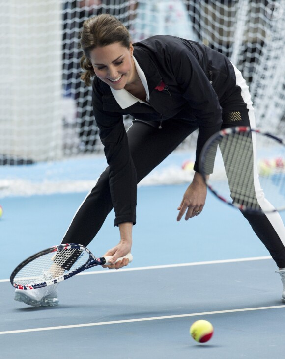 Kate Middleton (enceinte) - La duchesse de Cambridge visite le Lawn Tennis Association (LTA) au Centre national de tennis du sud-ouest de Londres le 31 octobre 2017.