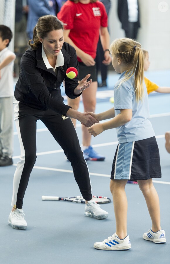 Kate Middleton (enceinte) - La duchesse de Cambridge visite le Lawn Tennis Association (LTA) au Centre national de tennis du sud-ouest de Londres le 31 octobre 2017.