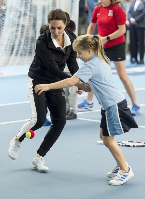Kate Middleton (enceinte) - La duchesse de Cambridge visite le Lawn Tennis Association (LTA) au Centre national de tennis du sud-ouest de Londres le 31 octobre 2017.