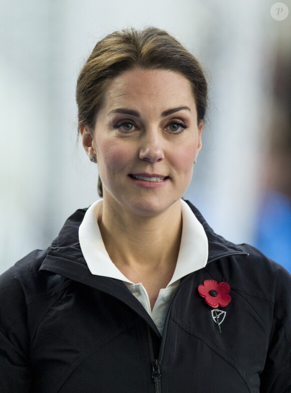 Kate Middleton (enceinte) - La duchesse de Cambridge visite le Lawn Tennis Association (LTA) au Centre national de tennis du sud-ouest de Londres le 31 octobre 2017.
