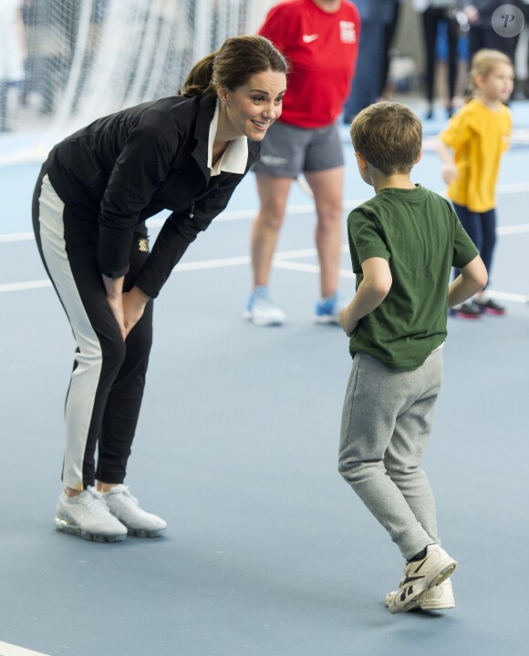 Kate Middleton (enceinte) - La duchesse de Cambridge visite le Lawn Tennis Association (LTA) au Centre national de tennis du sud-ouest de Londres le 31 octobre 2017.