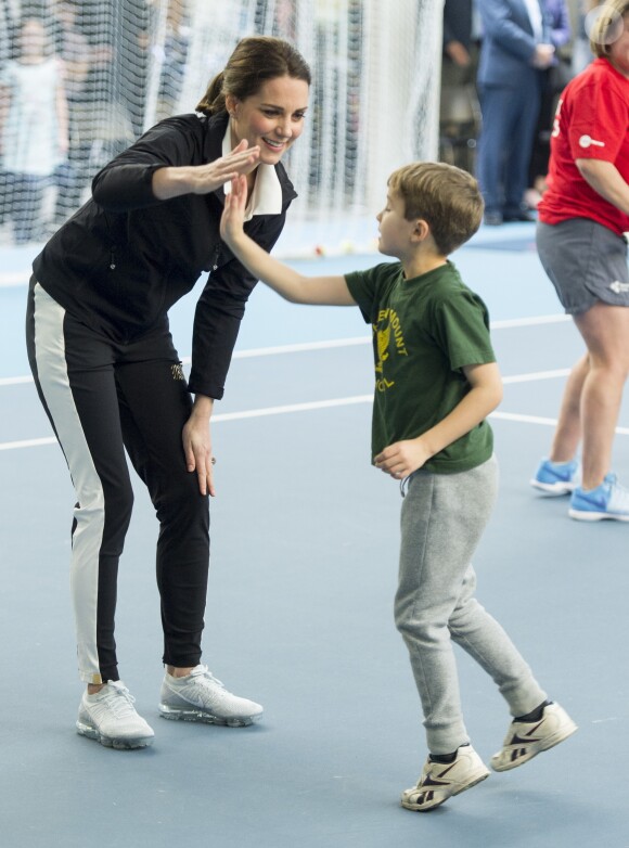Kate Middleton (enceinte) - La duchesse de Cambridge visite le Lawn Tennis Association (LTA) au Centre national de tennis du sud-ouest de Londres le 31 octobre 2017.