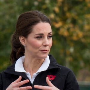 Kate Middleton (enceinte) - La duchesse de Cambridge visite le Lawn Tennis Association (LTA) au Centre national de tennis du sud-ouest de Londres le 31 octobre 2017.