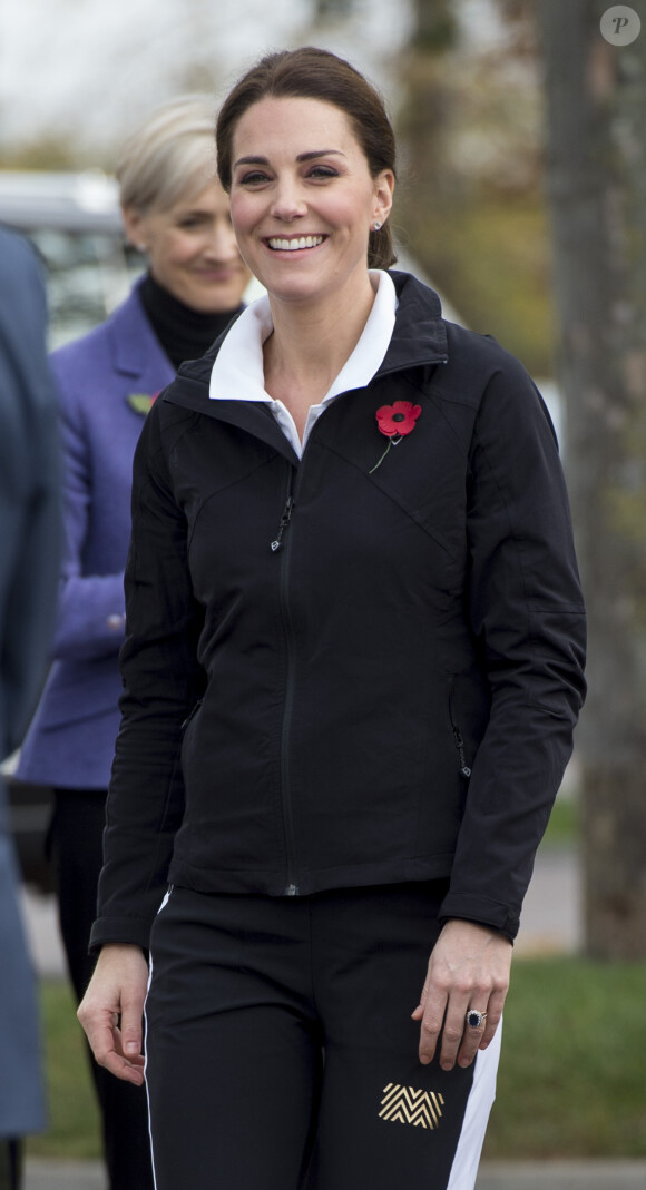 Kate Middleton (enceinte) - La duchesse de Cambridge visite le Lawn Tennis Association (LTA) au Centre national de tennis du sud-ouest de Londres le 31 octobre 2017.