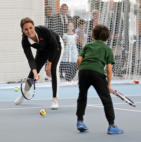 Kate Middleton (enceinte) - La duchesse de Cambridge visite le Lawn Tennis Association (LTA) au Centre national de tennis du sud-ouest de Londres le 31 octobre 2017.