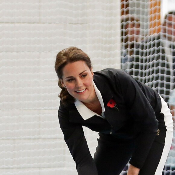 Kate Middleton (enceinte) - La duchesse de Cambridge visite le Lawn Tennis Association (LTA) au Centre national de tennis du sud-ouest de Londres le 31 octobre 2017.