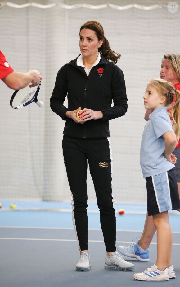 Kate Middleton (enceinte) - La duchesse de Cambridge visite le Lawn Tennis Association (LTA) au Centre national de tennis du sud-ouest de Londres le 31 octobre 2017.