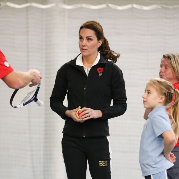 Kate Middleton (enceinte) - La duchesse de Cambridge visite le Lawn Tennis Association (LTA) au Centre national de tennis du sud-ouest de Londres le 31 octobre 2017.