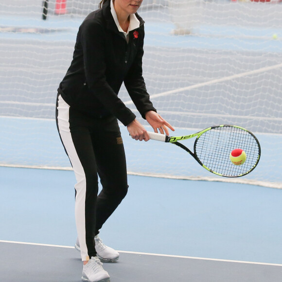 Kate Middleton (enceinte) - La duchesse de Cambridge visite le Lawn Tennis Association (LTA) au Centre national de tennis du sud-ouest de Londres le 31 octobre 2017.
