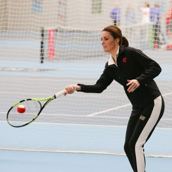 Kate Middleton (enceinte) - La duchesse de Cambridge visite le Lawn Tennis Association (LTA) au Centre national de tennis du sud-ouest de Londres le 31 octobre 2017.