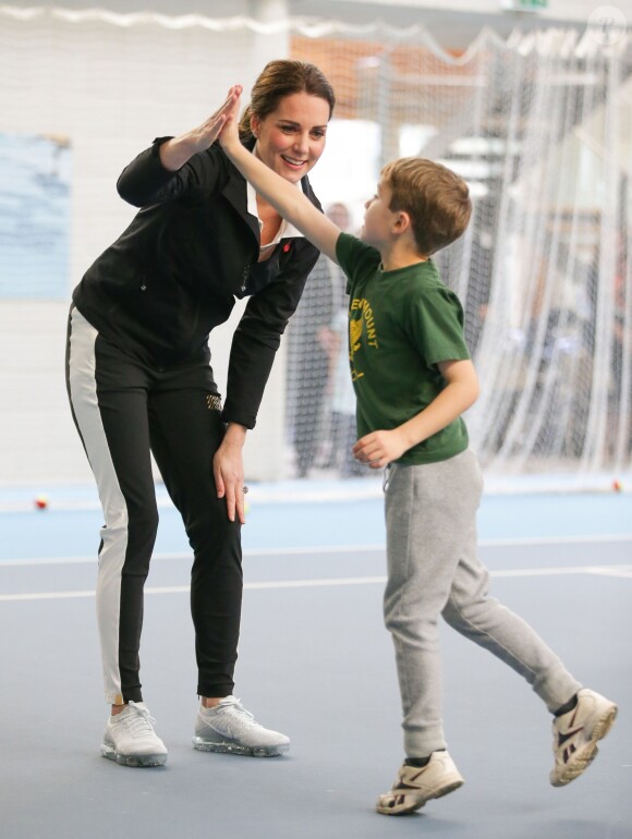 Kate Middleton (enceinte) - La duchesse de Cambridge visite le Lawn Tennis Association (LTA) au Centre national de tennis du sud-ouest de Londres le 31 octobre 2017.