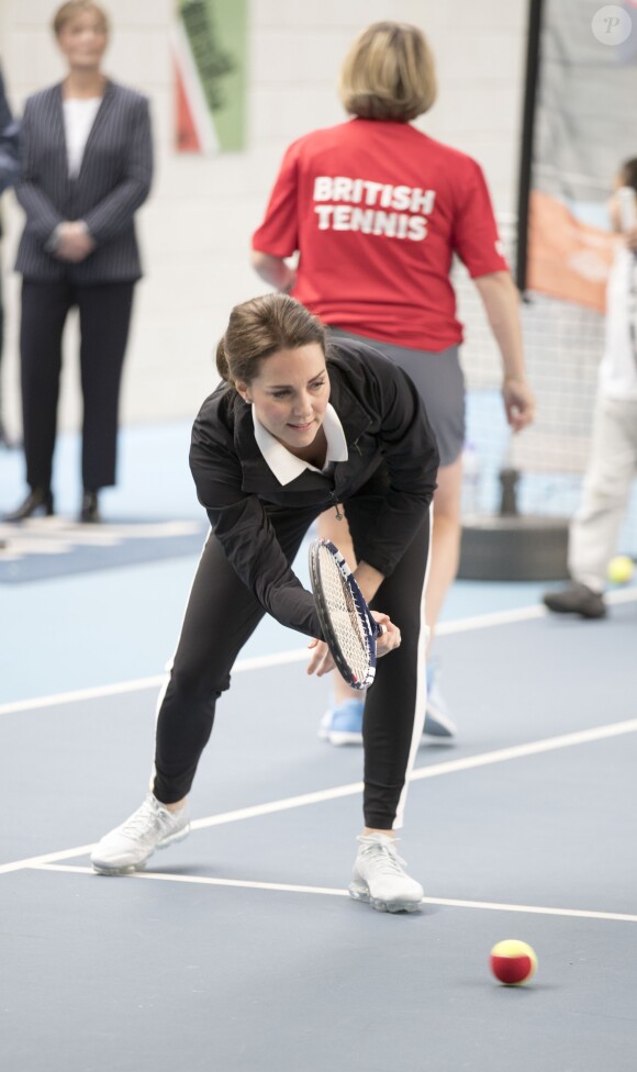 Kate Middleton (enceinte) - La duchesse de Cambridge visite le Lawn Tennis Association (LTA) au Centre national de tennis du sud-ouest de Londres le 31 octobre 2017.