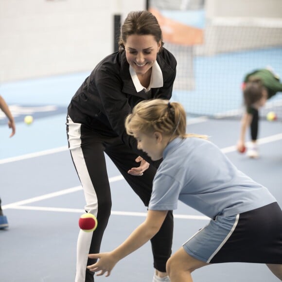 Kate Middleton (enceinte) - La duchesse de Cambridge visite le Lawn Tennis Association (LTA) au Centre national de tennis du sud-ouest de Londres le 31 octobre 2017.