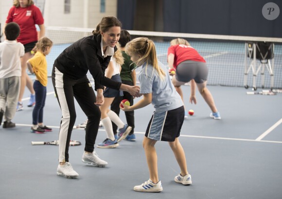 Kate Middleton (enceinte) - La duchesse de Cambridge visite le Lawn Tennis Association (LTA) au Centre national de tennis du sud-ouest de Londres le 31 octobre 2017.