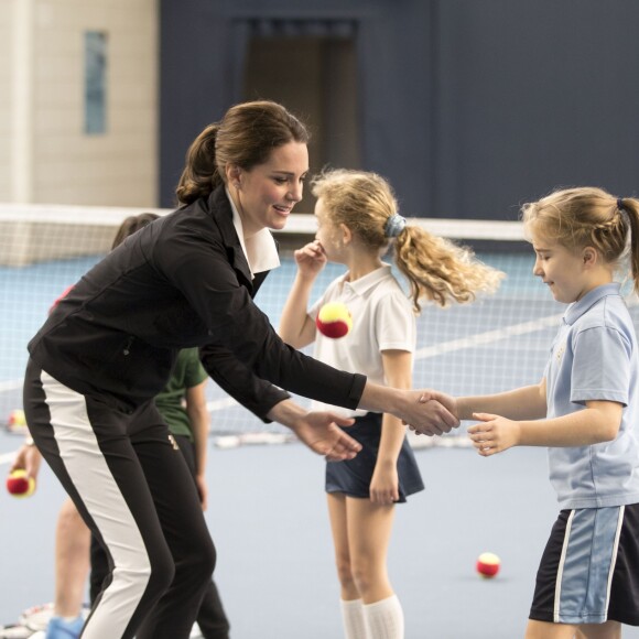 Kate Middleton (enceinte) - La duchesse de Cambridge visite le Lawn Tennis Association (LTA) au Centre national de tennis du sud-ouest de Londres le 31 octobre 2017.