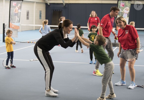 Kate Middleton (enceinte) - La duchesse de Cambridge visite le Lawn Tennis Association (LTA) au Centre national de tennis du sud-ouest de Londres le 31 octobre 2017.