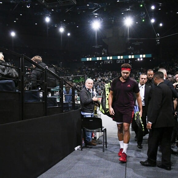 Jo-Wilfried Tsonga a été battu par J. Benneteau (2-6, 7-6, 6-2) lors du 2ème tour du tournoi de tennis "Rolex Paris Masters 2017" à l'AccorHotels Arena à Paris, France, le 1er novembre 2017. © Perusseau-Veeren/Bestimage