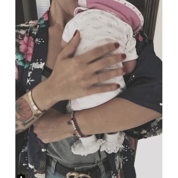 Alizée et la petite Anna-Lou le 8 août 2017 en Corse.