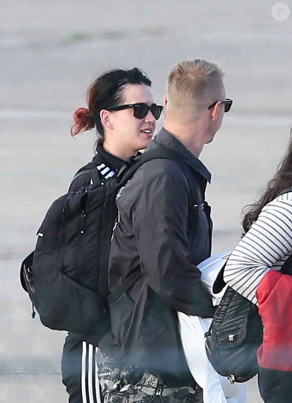 Exclusif - Katy Perry arrive avec son compagnon Dj Diplo (Wesley Pentz), ses amis et des membres de sa famille en jet privé à l'aéroport du Bourget le 26 octobre 2014, en provenance de Marrakech au Maroc ou elle à fêté son trentième anniversaire.