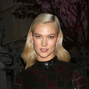 Karlie Kloss arrive à la 14e édition du CFDA/Vogue Fashion Fund au Weylin. Brooklyn, le 7 novembre 2017.
