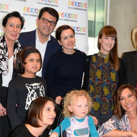 Laurence Tiennot-Herment, Sophie Jovillard, Zazie (marraine du Téléthon 2017) , Sophie Davant, et Nagui lors de la conférence de presse du Téléthon 2017 dans les locaux de France 2 à Paris le 8 novembre 2017. © Coadic Guirec / Bestimage