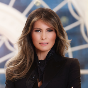 Portrait officiel de Melania Trump, épouse du président Donald Trump et première dame des États-Unis.