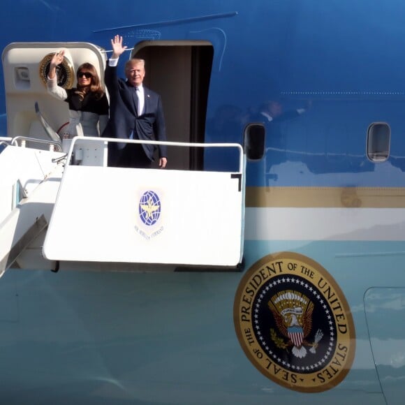 Le président Donald Trump et sa femme Melania arrivent à Tokyo au Japon le 5 novembre 2017.