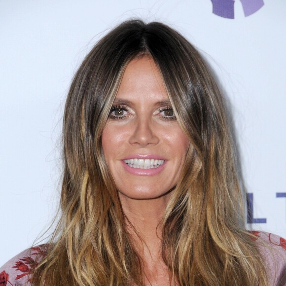 Heidi Klum au diner caritatif AIDS Foundation and Mothers2Mother au Green Acres Estates à Beverly Hills, le 24 octobre 2017