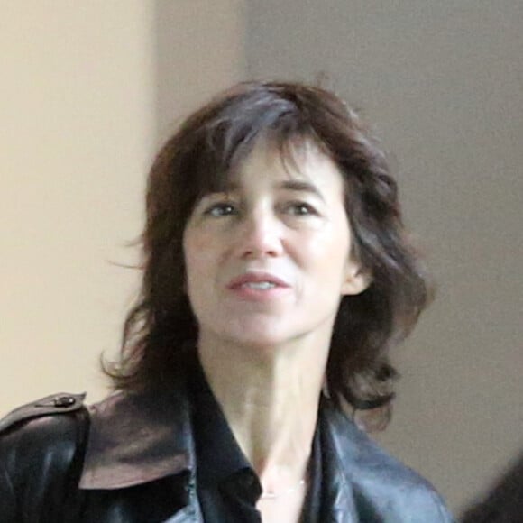 Exclusif - Charlotte Gainsbourg arrive à l'aéroport de Roissy Charles de Gaulle en provenance de New York le 25 septembre 2017.