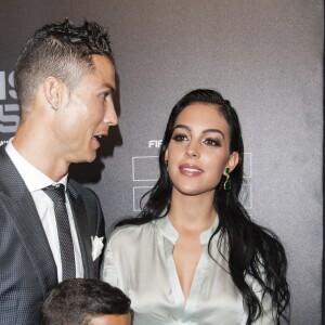 Cristiano Ronaldo (meilleur joueur), son fils Cristiano Jr et sa compagne Georgina Rodriguez enceinte - The Best FIFA Football Awards 2017 au London Palladium à Londres, le 23 octobre 2017. © Pierre Perusseau/Bestimage
