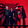 U2 remet à Jared Leto et son groupe Thirty Seconds to Mars l'award de Meilleure Musique Alternative aux MTV Europe Music Awards 2017. Londres, le 12 novembre 2017.
