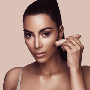 Kim Kardashian, visage de la marque de maquillage KKW BEAUTY. Juin 2017.