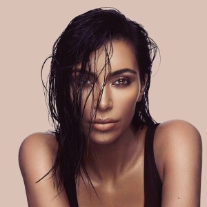 Kim Kardashian, visage de la marque de maquillage KKW BEAUTY. Juin 2017.