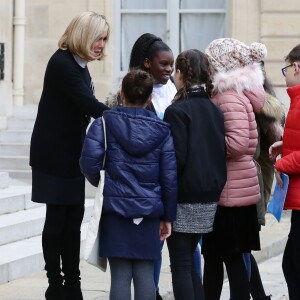 La première dame Brigitte Macron accueille les enfants de l'UNICEF pour la Journée internationale des droits de l'Enfant au palais de l'Elysée à Paris le 20 novembre 2017. © Stéphane Lemouton / Bestimage